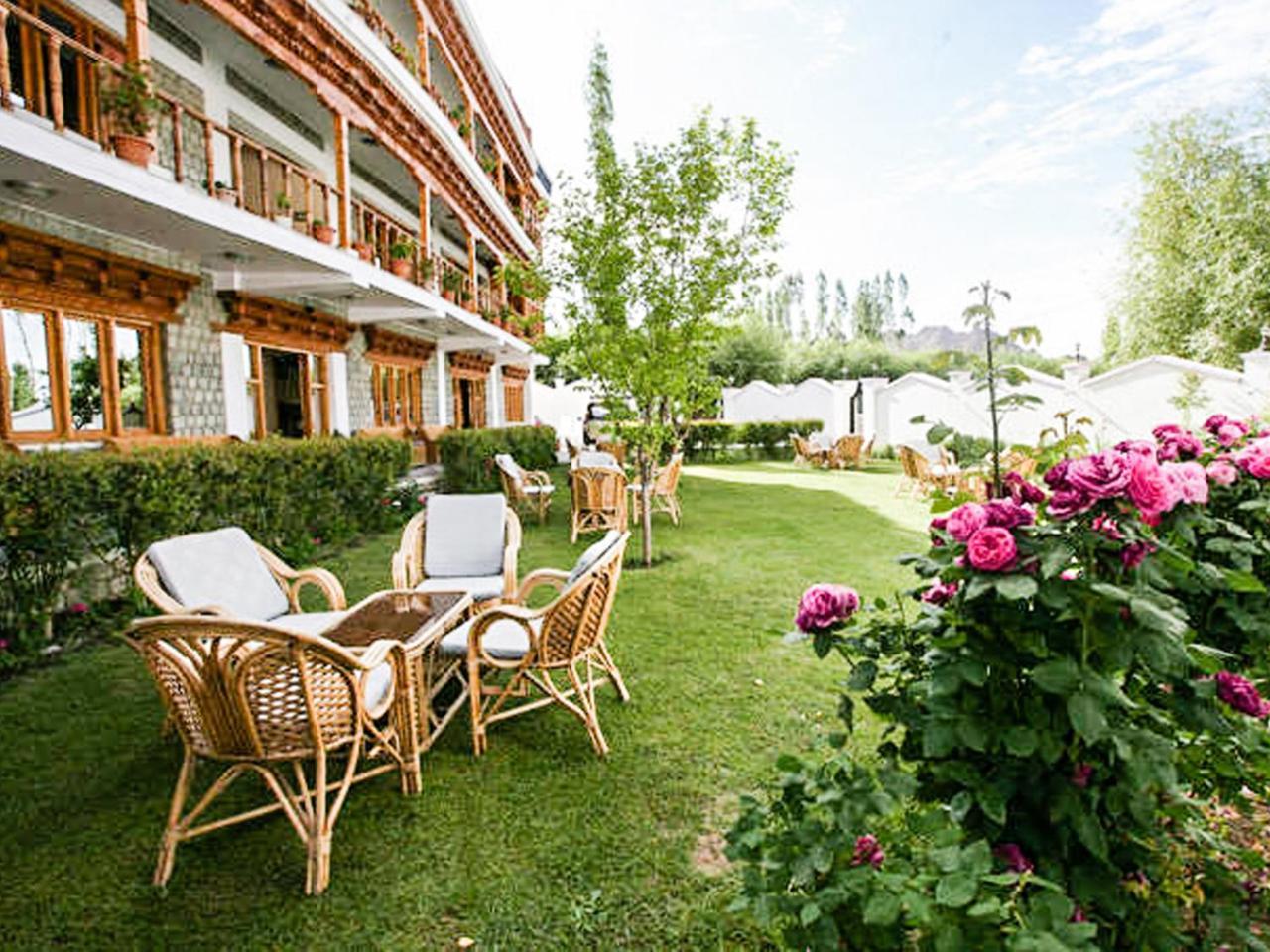 Hotel City Palace Лех Экстерьер фото