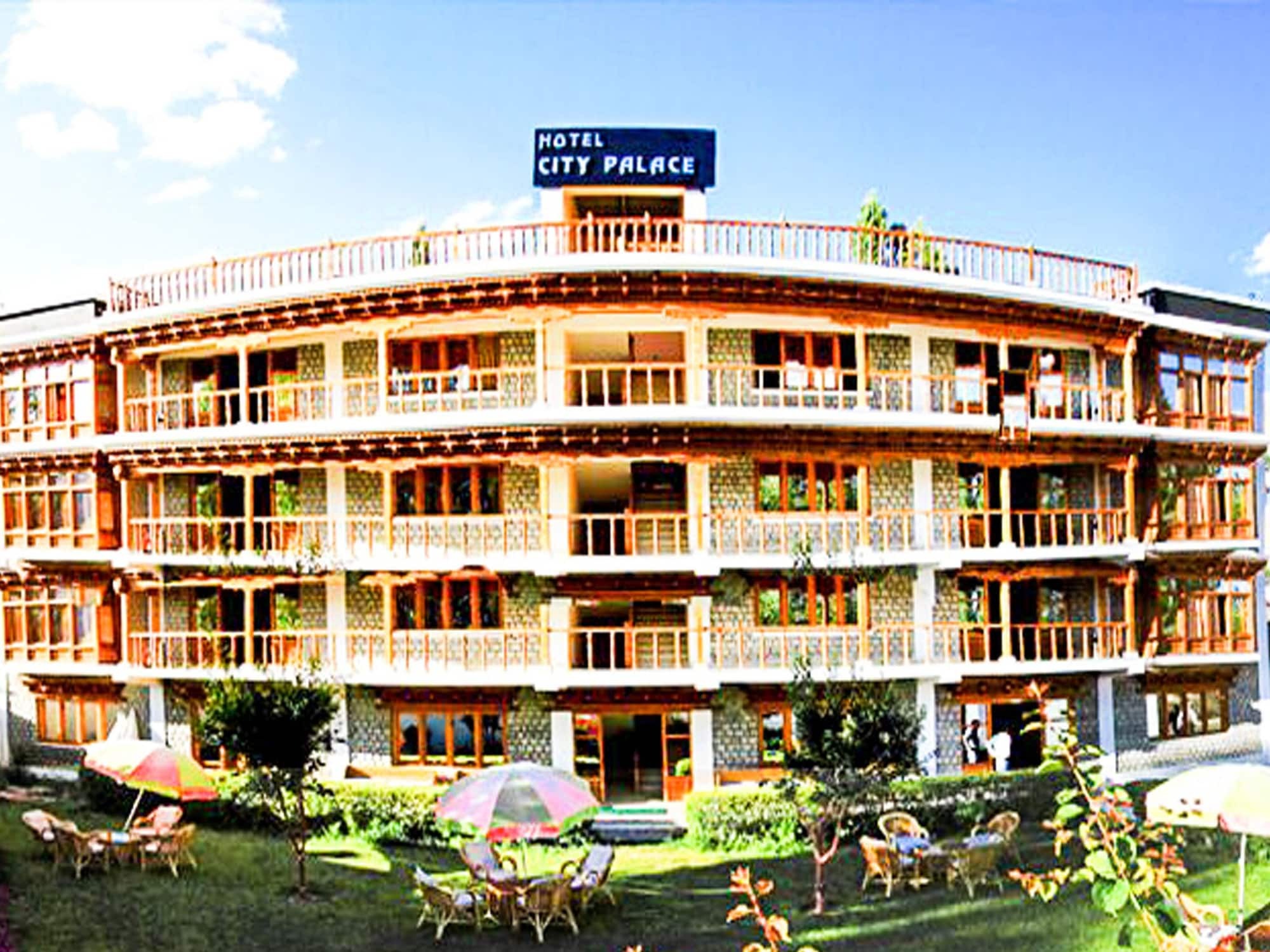 Hotel City Palace Лех Экстерьер фото